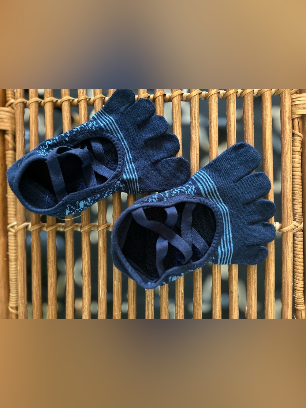 Toesox Elle Tec Full Toe Grip Socks Small - Picture 6 of 7